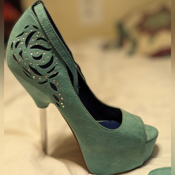 High heels - Picture 2 of 5